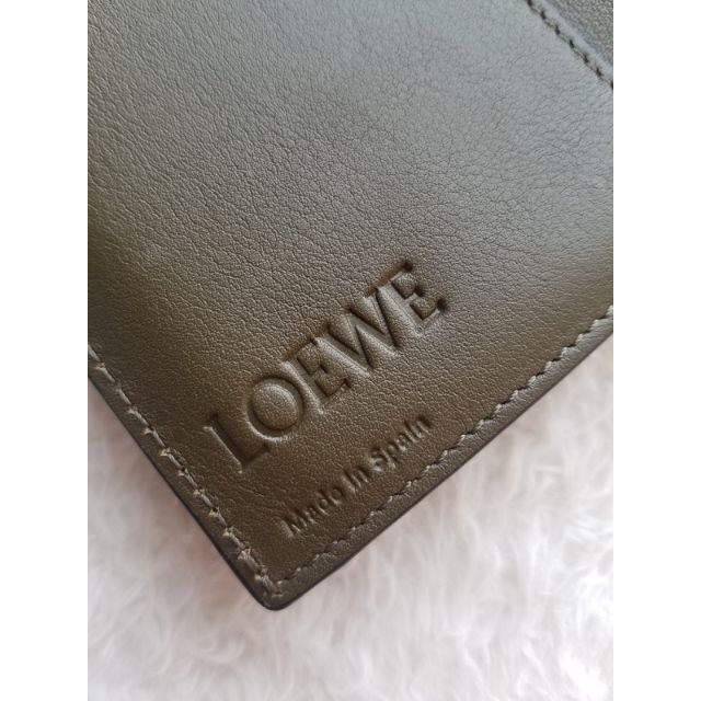 LOEWE(ロエベ)のLOEWE ロエベ バーティカル ウォレット ラージ 長財布 レディースのファッション小物(財布)の商品写真