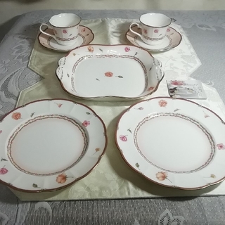 ナルミ(NARUMI)のナルミ　ロージーブレスレット　コーヒーカップ　2客　デザート皿　2枚　角皿　1毎(食器)