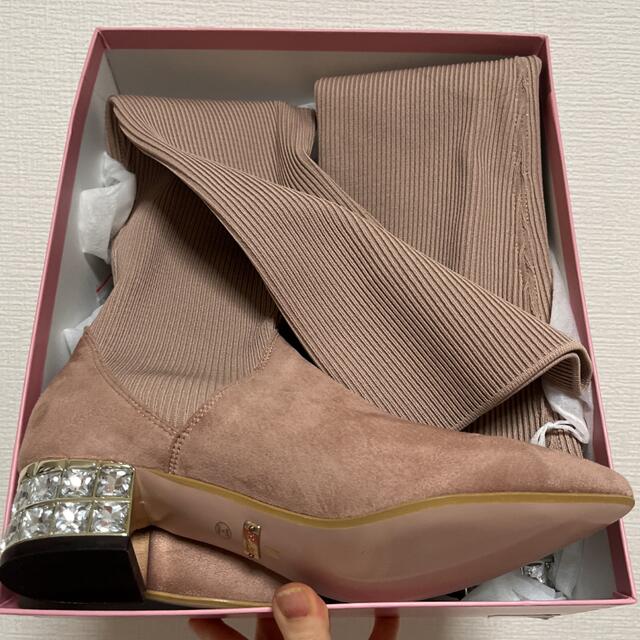 EmiriaWiz(エミリアウィズ)のエミリアウィズ　ローヒールソックスブーツ　ピンクベージュ　ソックスブーツ　冬　春 レディースの靴/シューズ(ブーツ)の商品写真