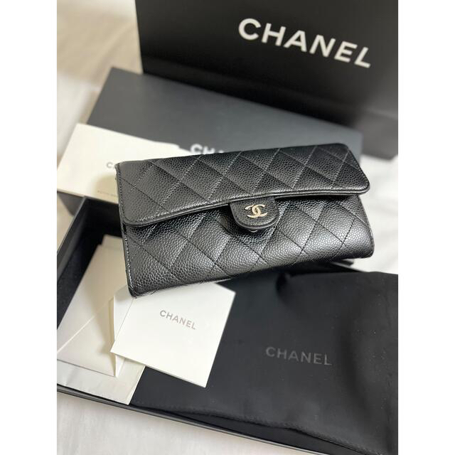 CHANEL(シャネル)のCHANEL キャビンアスキン　ブラックマトラッセ レディースのファッション小物(財布)の商品写真