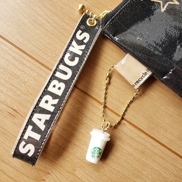 Starbucks Coffee(スターバックスコーヒー)のハンドメイド 紙袋リメイクポーチ スターバックス大きめポーチ チャーム付 スタバ ハンドメイドのファッション小物(ポーチ)の商品写真