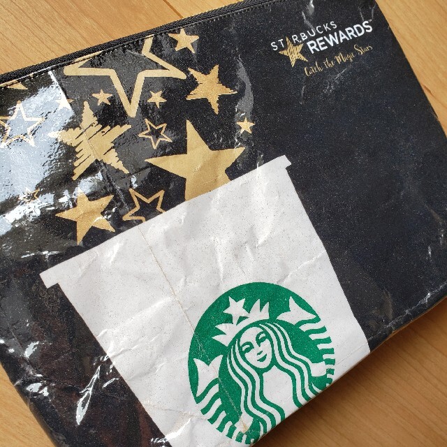 Starbucks Coffee(スターバックスコーヒー)のハンドメイド 紙袋リメイクポーチ スターバックス大きめポーチ チャーム付 スタバ ハンドメイドのファッション小物(ポーチ)の商品写真