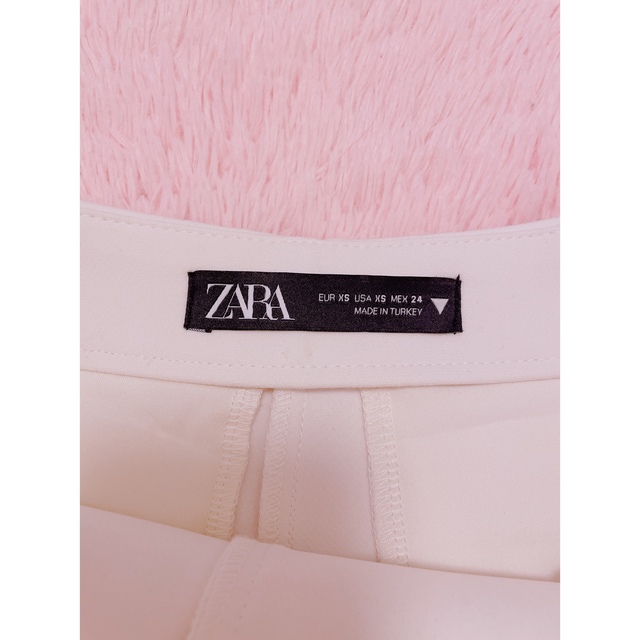 ZARA(ザラ)のZARA 2022春夏新作　ショートパンツ　ホワイト レディースのパンツ(ショートパンツ)の商品写真