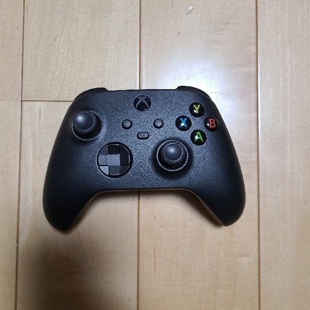 Xbox(エックスボックス)のXbox ワイヤレス コントローラー + USB-C ケーブル エンタメ/ホビーのゲームソフト/ゲーム機本体(その他)の商品写真