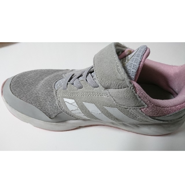 adidas(アディダス)のアディダス adidas スニーカー キッズ/ベビー/マタニティのキッズ靴/シューズ(15cm~)(スニーカー)の商品写真