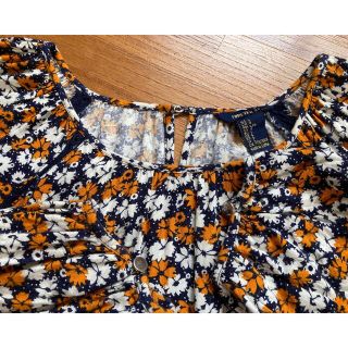 フォーエバートゥエンティーワン(FOREVER 21)のFOREVER21 花柄 カットソー　紺×オレンジ×白(シャツ/ブラウス(長袖/七分))