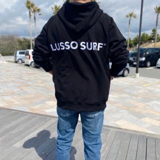 エッセンシャル(Essential)の春の新作☆LUSSO SURF ビッグロゴパーカー　Mサイズ　RVCA(パーカー)