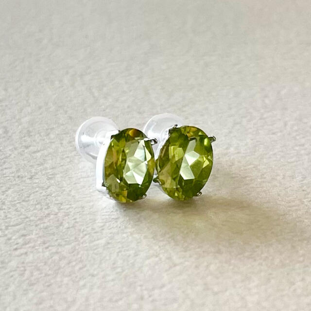 ペリドットピアス プラチナピアス5mm×7mm  オーバルピアス ペリドット約046gポスト