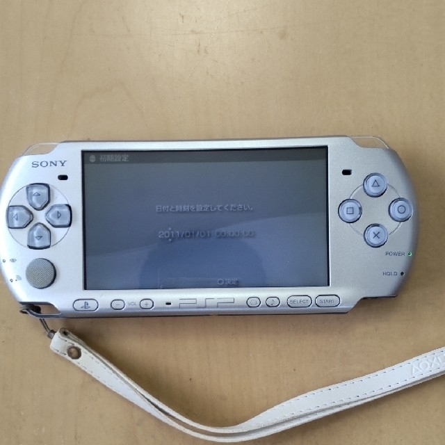 PlayStation Portable(プレイステーションポータブル)のPSP-3000ミスティックシルバー(外箱付き　説明書付き) エンタメ/ホビーのゲームソフト/ゲーム機本体(携帯用ゲーム機本体)の商品写真