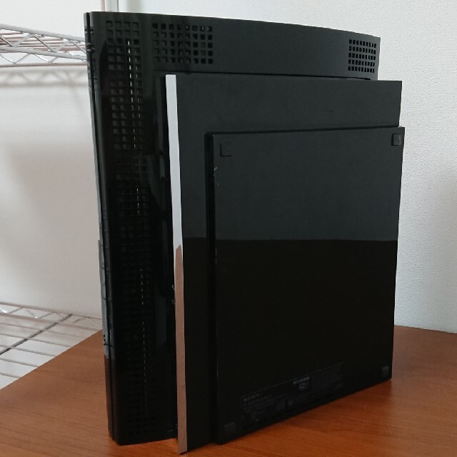 PlayStation3(プレイステーション3)のPS3初期型60GB(CECHA00) エンタメ/ホビーのゲームソフト/ゲーム機本体(家庭用ゲーム機本体)の商品写真