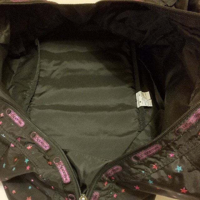 LeSportsac(レスポートサック)のポーチ付き　LeSportsac　ハンドバッグ　MOLLY　モリー　星柄　黒 レディースのバッグ(ハンドバッグ)の商品写真
