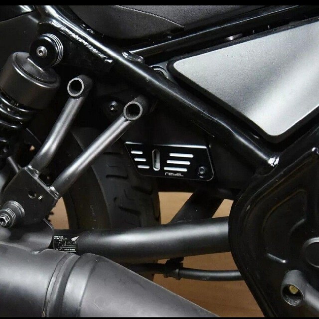 ホンダ(ホンダ)のREBEL 250/ 500 アルミリアブレーキオイルカップカバー ブラック 自動車/バイクのバイク(その他)の商品写真