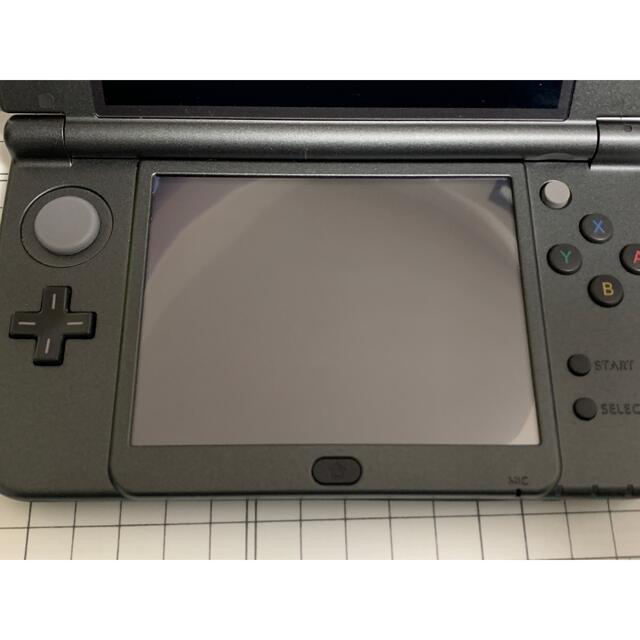 任天堂(ニンテンドウ)のNintendo 3DS NEW LL メタリックブラック ソフト2本 16GB エンタメ/ホビーのゲームソフト/ゲーム機本体(携帯用ゲーム機本体)の商品写真