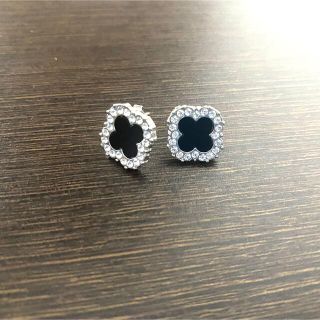 ヴァンクリーフアンドアーペル(Van Cleef & Arpels)のクローバーピアス★シルバーブラック(ピアス)