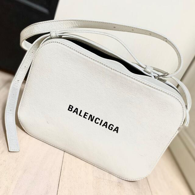 バッグBALENCIAGA ショルダーバッグ　ホワイト