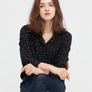 ユニクロ(UNIQLO)のドットレーヨンブラウス(シャツ/ブラウス(長袖/七分))