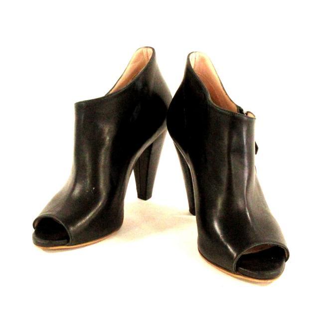 miumiu(ミュウミュウ)のミュウミュウ ブーティ 35 - 黒 レザー レディースの靴/シューズ(ブーティ)の商品写真