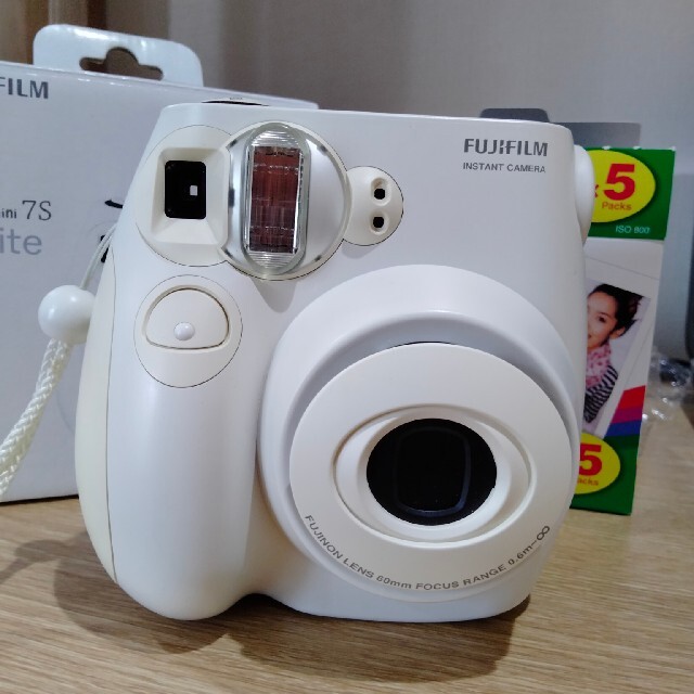 富士フイルム(フジフイルム)のチェキ instax mini 7s 中古　フィルム30枚付き スマホ/家電/カメラのカメラ(フィルムカメラ)の商品写真