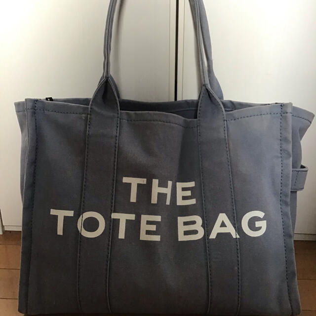 マークジェイコブス ザトート くすみブルー トートバッグ ...