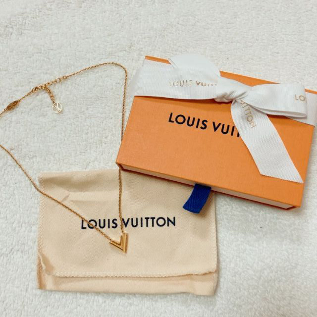 LOUIS VUITTON(ルイヴィトン)のルイヴィトン　エッセンシャルV　ネックレス　ゴールド　M61083 レディースのアクセサリー(ネックレス)の商品写真