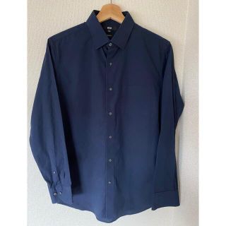 ユニクロ(UNIQLO)のユニクロ スリムフィット シャツ ネイビー Mサイズ(シャツ)