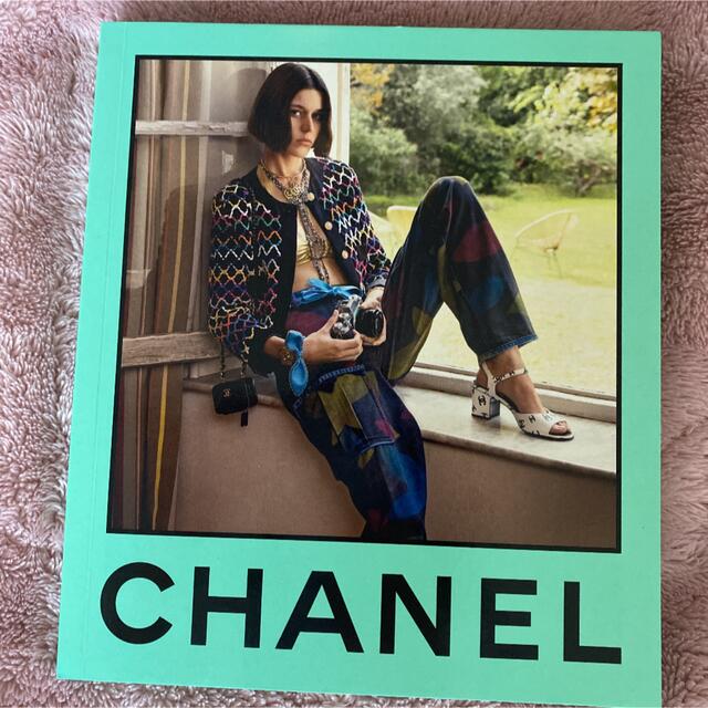 CHANEL(シャネル)のCHANEL シャネル　2022 春夏コレクション ブックレット　カタログ エンタメ/ホビーの雑誌(ファッション)の商品写真