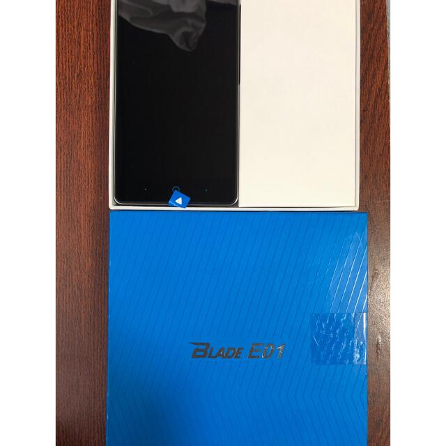 ZTE(ゼットティーイー)の【新品未使用・ simフリー】ZTE BLADE E01 ブラック スマホ/家電/カメラのスマートフォン/携帯電話(スマートフォン本体)の商品写真