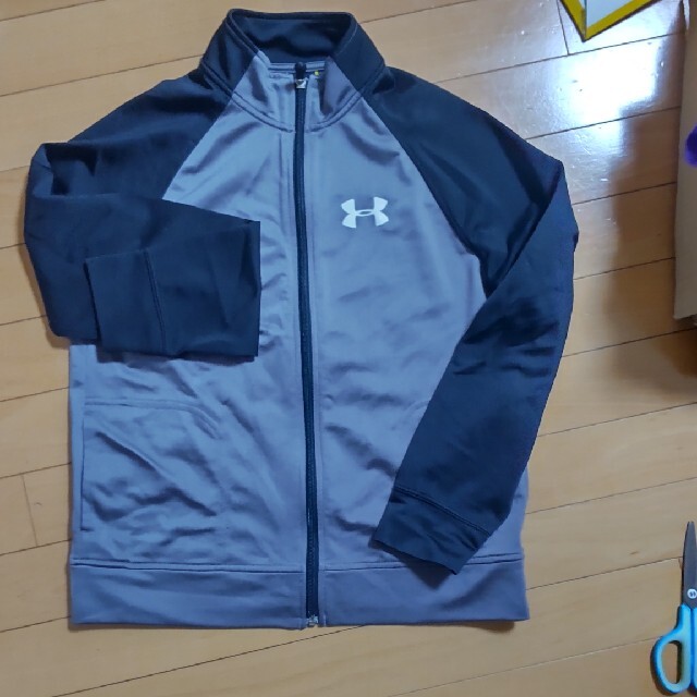 UNDER ARMOUR(アンダーアーマー)のジャージ上 キッズ/ベビー/マタニティのキッズ服男の子用(90cm~)(ジャケット/上着)の商品写真