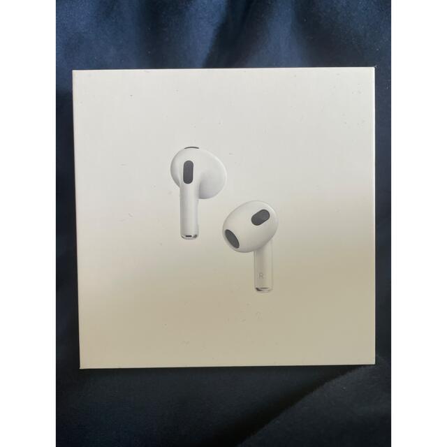 Apple(アップル)のApple Airpods (第3世代) MME73J/A スマホ/家電/カメラのオーディオ機器(ヘッドフォン/イヤフォン)の商品写真