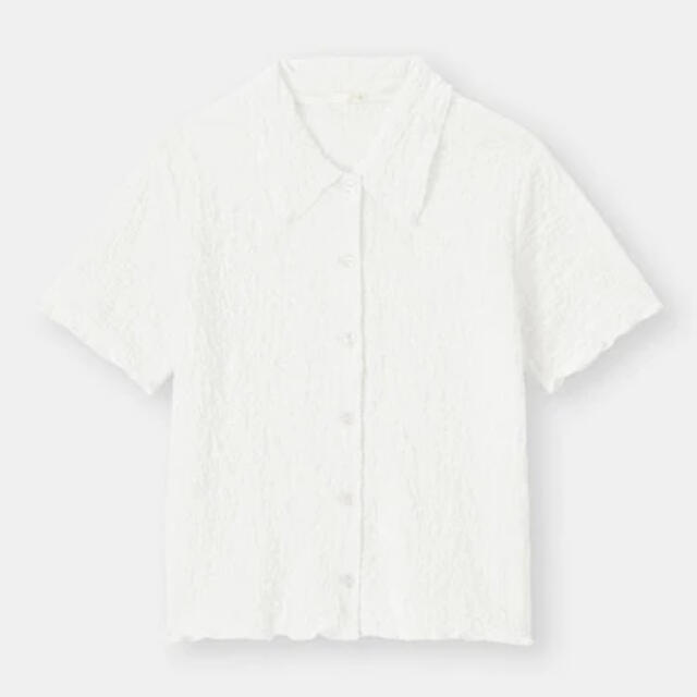 GU(ジーユー)のGU コンパクトカーディガン 01 オフホワイト レディースのトップス(シャツ/ブラウス(半袖/袖なし))の商品写真