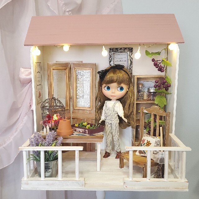 ピンクの屋根の小屋*°ドールハウス*°ハンドメイド*ブライスやリカちゃんなどに