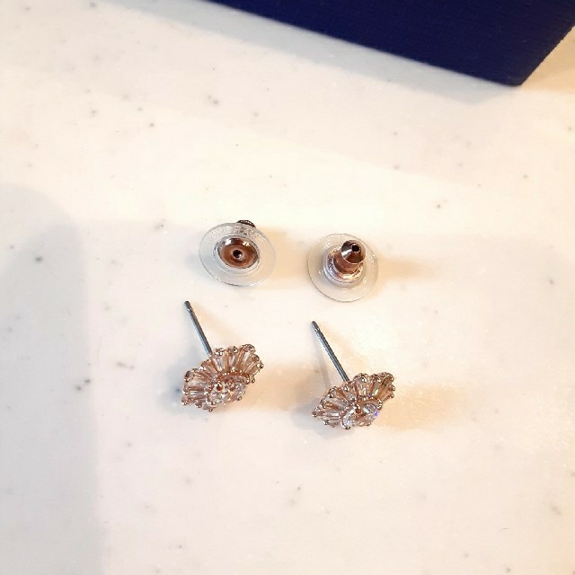 SWAROVSKI　スワロフスキー　ローズゴールド　ジルコニアピアス