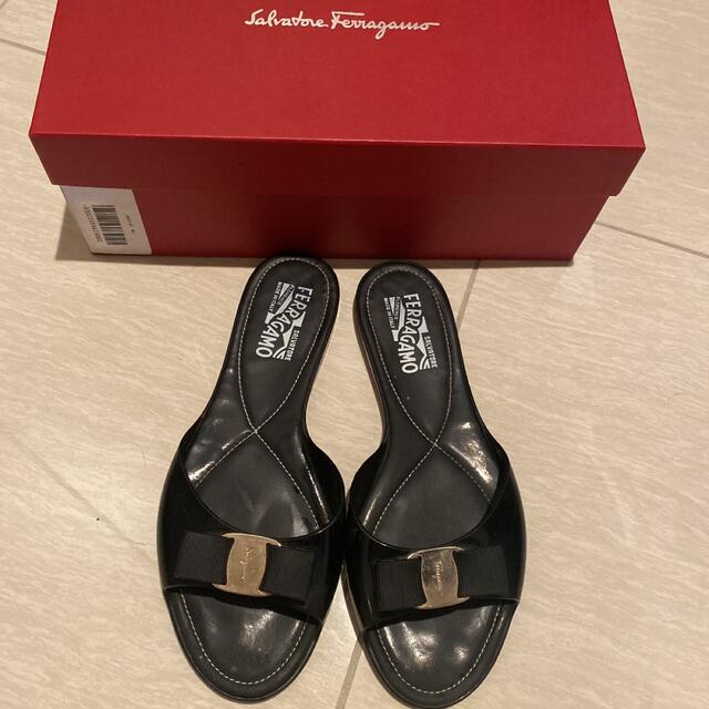 Salvatore Ferragamo(サルヴァトーレフェラガモ)のフェラガモフラットサンダル レディースの靴/シューズ(サンダル)の商品写真