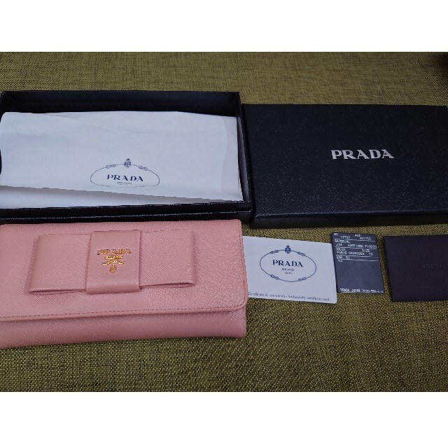 PRADA(プラダ)のPRADA　プラダ　財布　リボン　ピンク レディースのファッション小物(財布)の商品写真