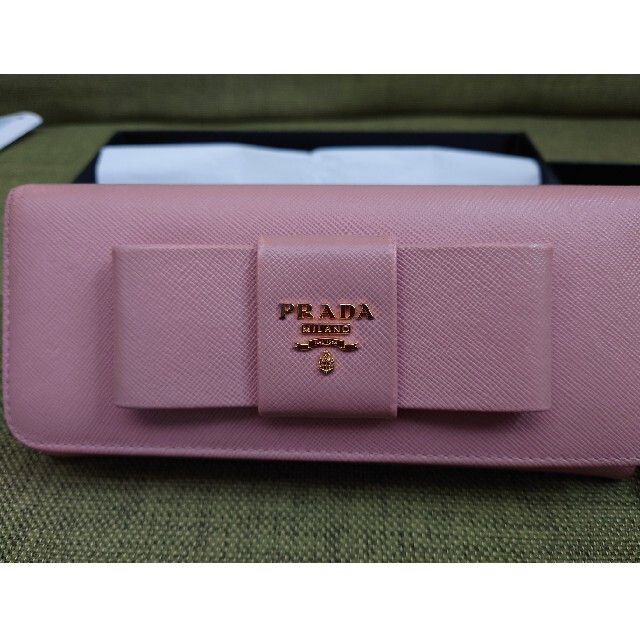 PRADA(プラダ)のPRADA　プラダ　財布　リボン　ピンク レディースのファッション小物(財布)の商品写真