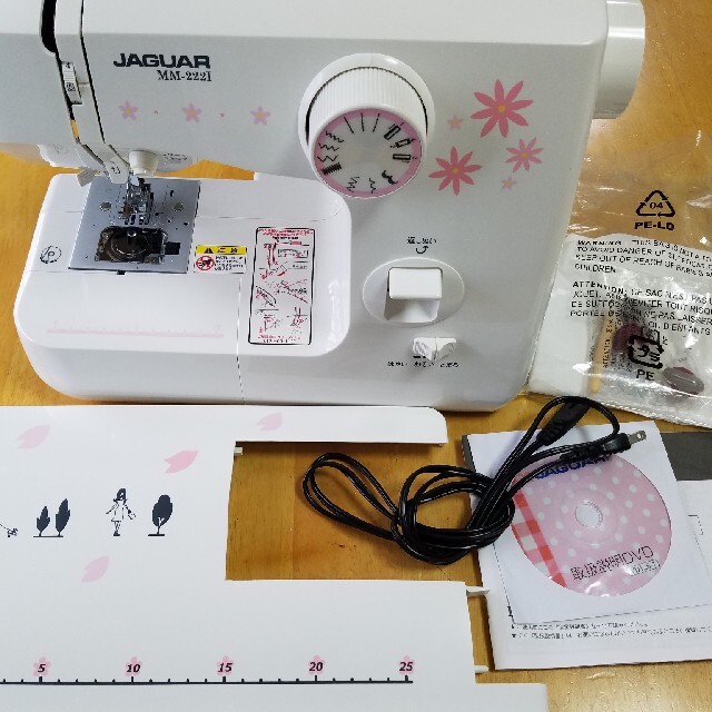 ジャガー　家庭用ミシン　専用バッグ付き スマホ/家電/カメラの生活家電(その他)の商品写真