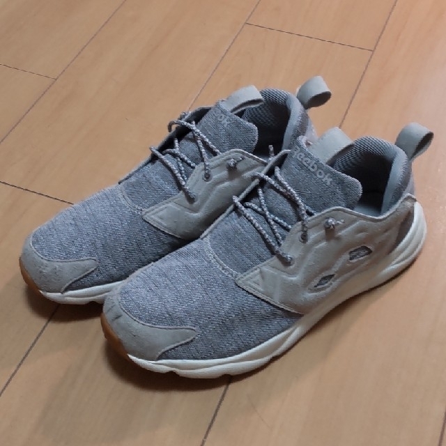 Reebok(リーボック)のリーボック 25.5 スニーカー ライトグレー 中古 メンズの靴/シューズ(スニーカー)の商品写真