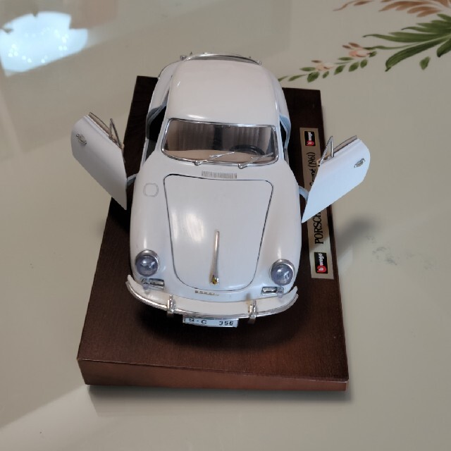 Porsche(ポルシェ)の【中古品】ポルシェ356B クーペ(ブラーゴ ) エンタメ/ホビーのおもちゃ/ぬいぐるみ(模型/プラモデル)の商品写真