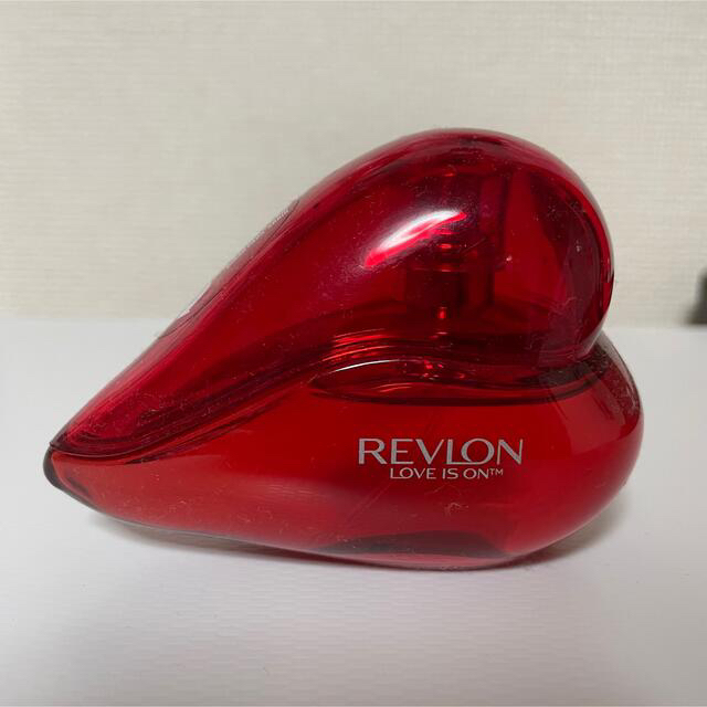 REVLON(レブロン)のレブロン　ラブイズオン　オードトワレ　50ml コスメ/美容の香水(香水(女性用))の商品写真