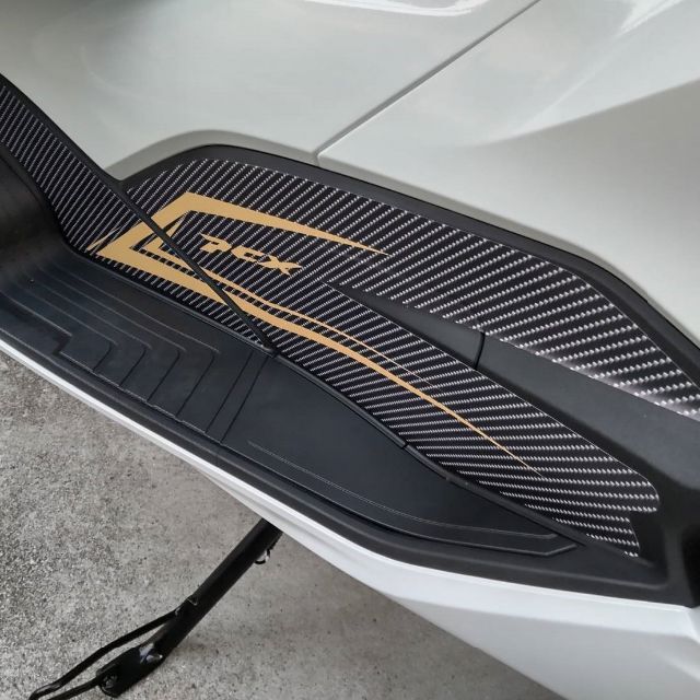 新型PCX【JK05/KF47】 サイドフィルムステッカー(赤/金 新型PCX【JK05/KF47】 サイドフィルムステッカー(赤/金