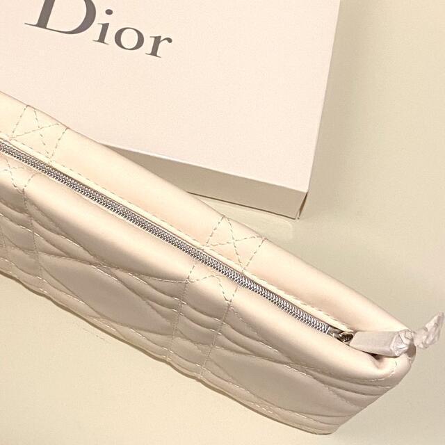 Dior(ディオール)のDior ポーチ オフホワイト クラッチバッグ レディースのファッション小物(ポーチ)の商品写真