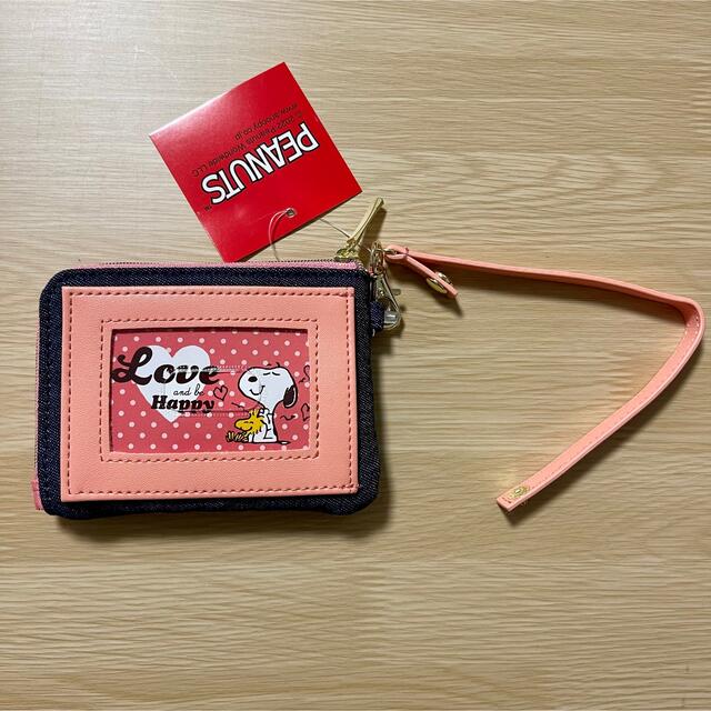 SNOOPY(スヌーピー)の【PEANUTS】スヌーピー刺繍入小銭入れ付パスケース ピンク レディースのファッション小物(名刺入れ/定期入れ)の商品写真