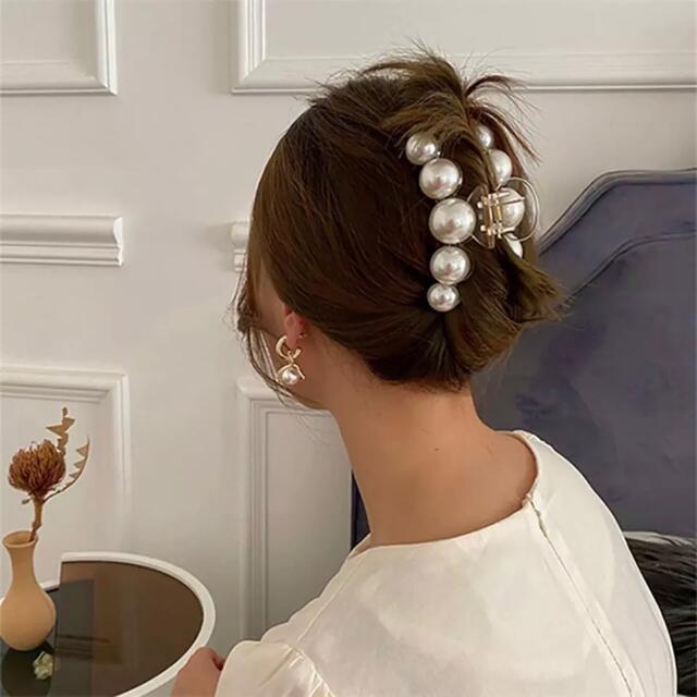 "訳あり" 新品未使用　韓国　パール　ヘアクリップ　バレッタ ♡♡10cm♡♡ レディースのヘアアクセサリー(バレッタ/ヘアクリップ)の商品写真