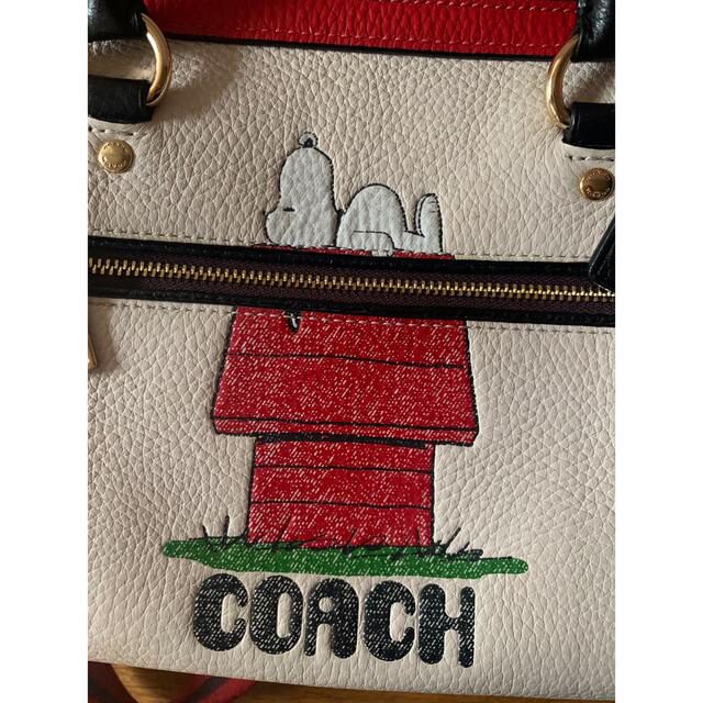 COACH(コーチ)のCOACH SNOOPYコラボ レディースのバッグ(ショルダーバッグ)の商品写真