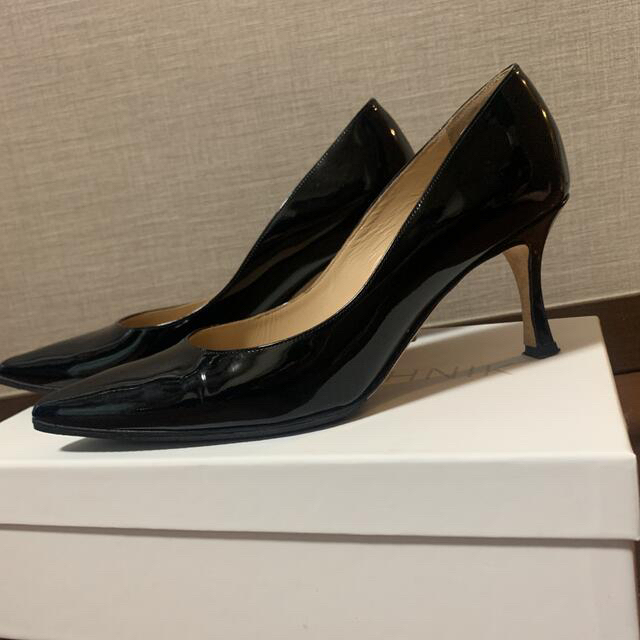 MANOLO BLAHNIK(マノロブラニク)のMANOLO BLAHNIK パンプス　パテント　ブラック　7cmヒール　　36 レディースの靴/シューズ(ハイヒール/パンプス)の商品写真