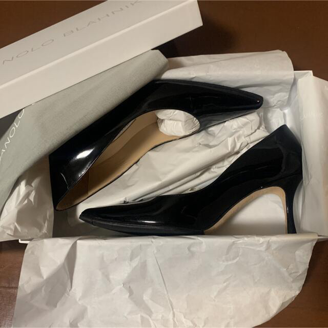 MANOLO BLAHNIK(マノロブラニク)のMANOLO BLAHNIK パンプス　パテント　ブラック　7cmヒール　　36 レディースの靴/シューズ(ハイヒール/パンプス)の商品写真