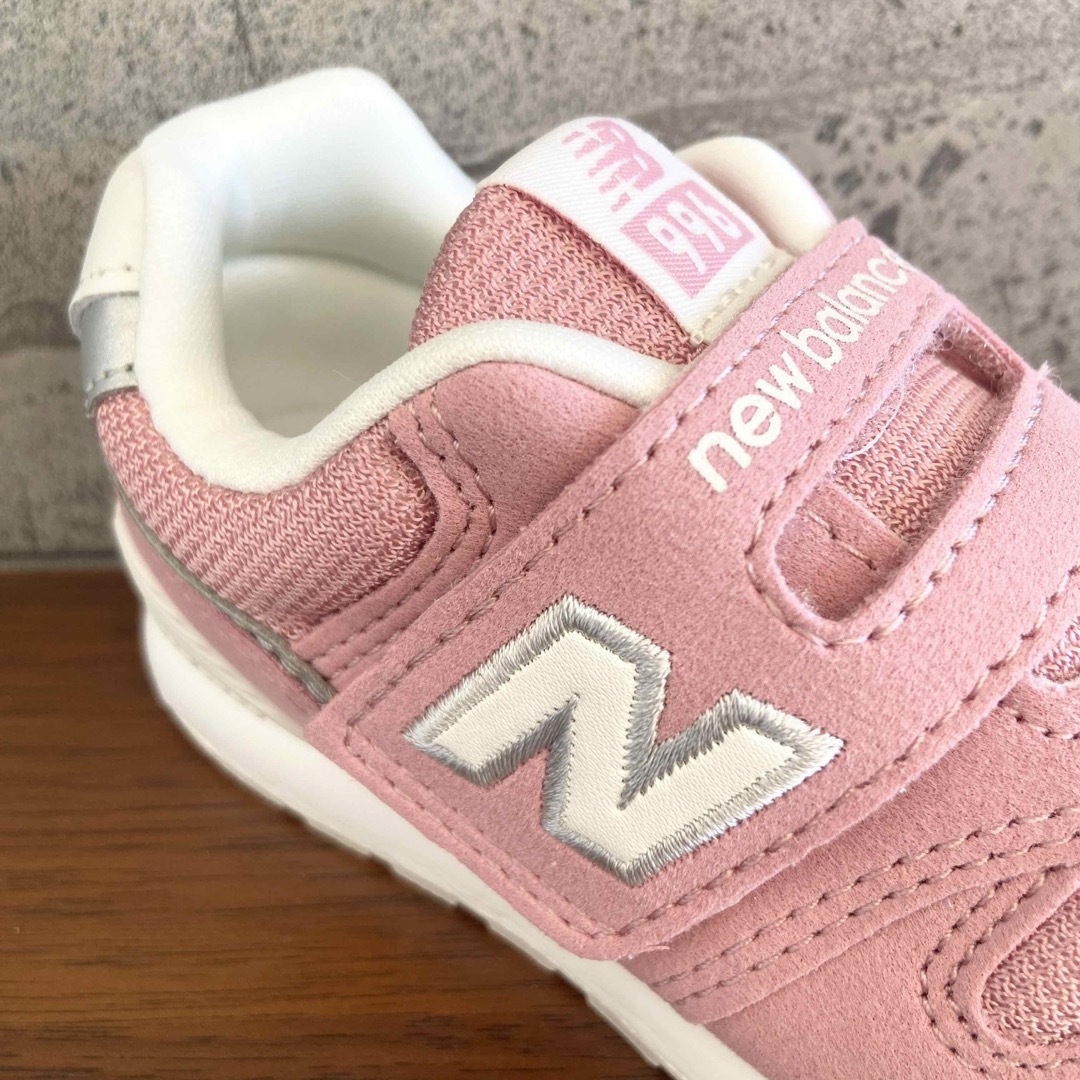 New Balance(ニューバランス)の【新品】14.5センチ ピーチピンク ニューバランス スニーカー キッズ キッズ/ベビー/マタニティのベビー靴/シューズ(~14cm)(スニーカー)の商品写真