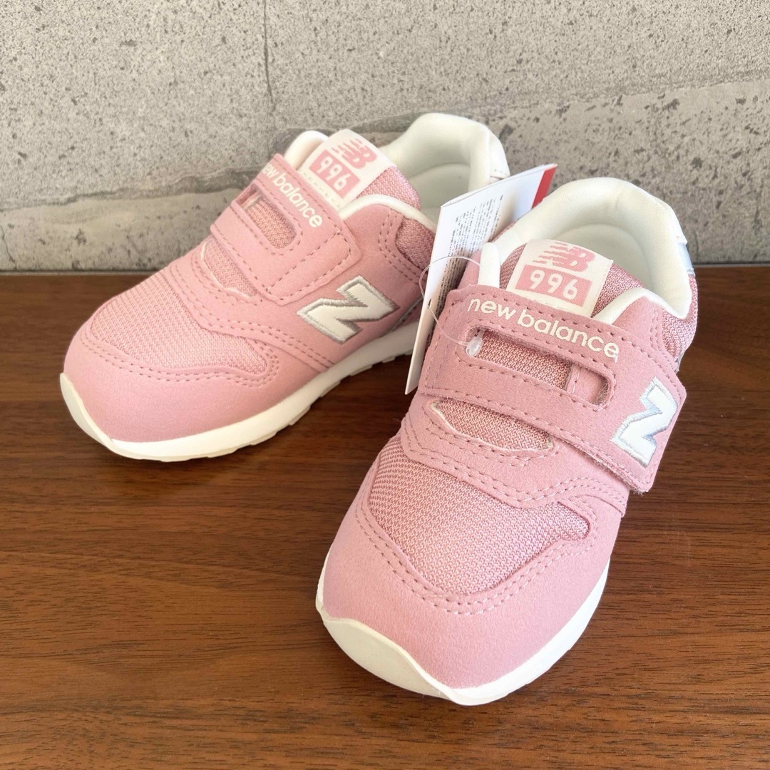 New Balance(ニューバランス)の【新品】14.5センチ ピーチピンク ニューバランス スニーカー キッズ キッズ/ベビー/マタニティのベビー靴/シューズ(~14cm)(スニーカー)の商品写真