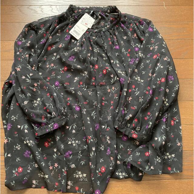 UNIQLO(ユニクロ)のユニクロ　花柄シフォンブラウス レディースのトップス(シャツ/ブラウス(長袖/七分))の商品写真