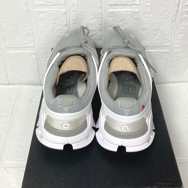 オン クラウドスイフト/グレーシャー×ホワイト レディースの靴/シューズ(スニーカー)の商品写真